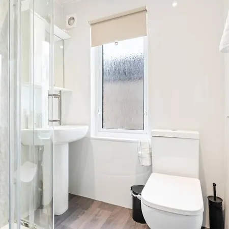 #2 - Location - Private Ensuite, Smart Tv, Fast Wifi By Yoko Guest house 4*