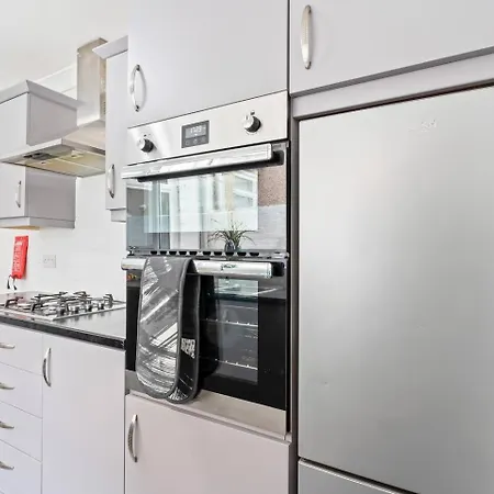 #2 - Location - Private Ensuite, Smart Tv, Fast Wifi By Yoko Guest house 4*